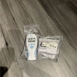 Welch Allyn SureTemp Electric Thermometer 01690-200 with oral probe - NEW